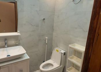 شقة بغرفة معيشة وغرفتين نوم 