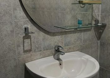 شقة بغرفة معيشة وغرفتين نوم 