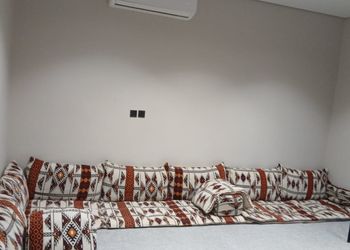 مزرعة بمجلس وفناء خارجي 