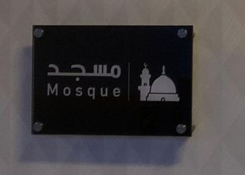 شقة بثلاث غرف نوم وصالة مريحة 