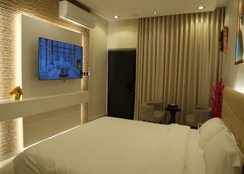 استديو بأثاث مريح وبسيط 