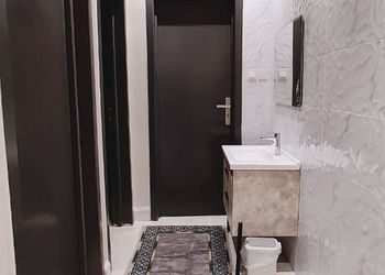 شقة بثلاث غرف نوم وصالة