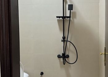 استديو بأثاث مريح وبسيط 