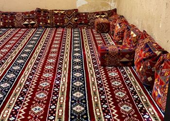 شاليه بصالة داخلية ومسطح اخضر