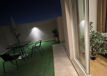 شقة بصالة وغرفة نوم دخول ذاتي 