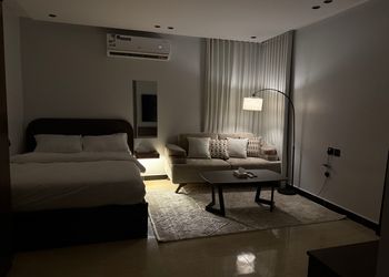 استديو بسرير ماستر وجلسة جانبية 