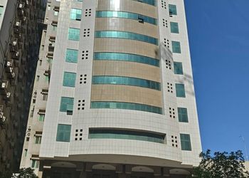 شقة بثلاث غرف نوم وصالة جلوس 