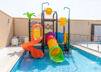شاليه بمسبح بألعاب مائية