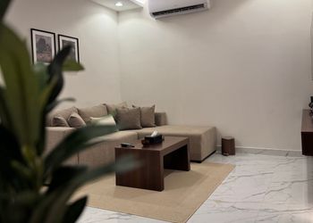 شقة بدخول ذاتي وصالة مريحة 