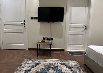 استديو بسرير ماستر وجلسة جانبية