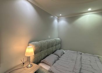 غرفة بأجواء دافئة ومريحة 