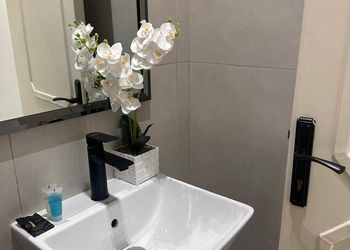 استديو هادئ بسرير ماستر