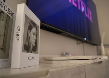 استديو بأثاث مريح وبسيط 