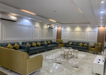 شاليه بمسطح اخضر وجلسة خارجية 