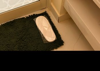 استديو بأثاث مريح وبسيط 