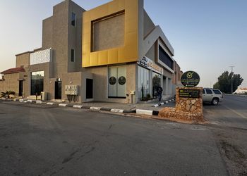 شقة بغرفة معيشة وغرفتين نوم 