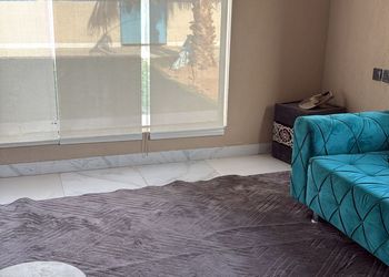 مزرعة بمسطح اخضر ومجلس