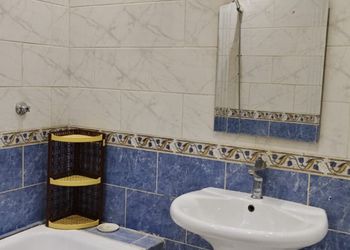 استديو بأثاث مريح وبسيط 