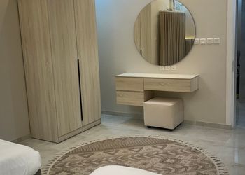 شقه بثلاث غرف نوم باجواء فندقية