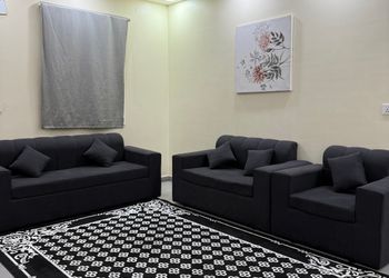 شقة بثلاث غرف نوم وصالة جلوس 