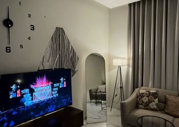 استديو بأثاث مريح وبسيط 