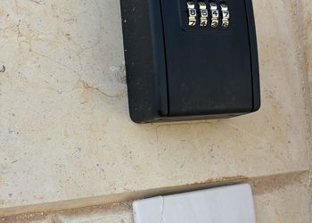 شاليه بجلسة خارجية ومجالس