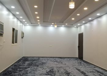 استراحة بمسطح اخضر وجلسة خارجية
