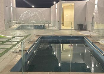 شاليه بمسطح اخضر ومسبحين