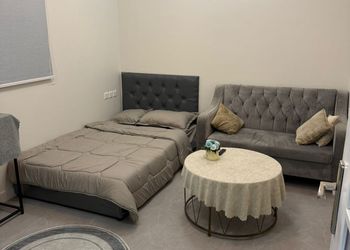 استديو بسرير ماستر وجلسة جانبية