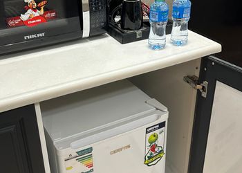 شقة بغرفة معيشة وغرفة نوم 