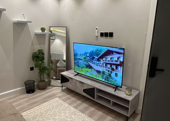 استديو بسرير ماستر وجلسة جانبية