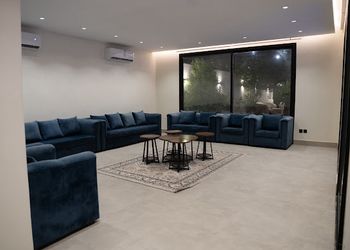 شاليه بمسطح اخضر وجلسة خارجية 