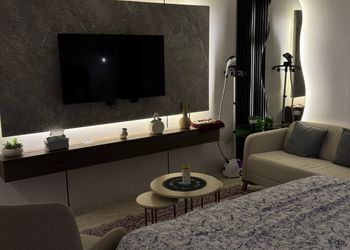 استديو بأثاث مريح وبسيط 