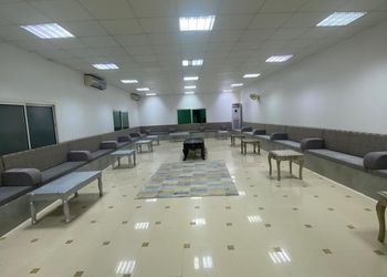 استراحة بمسطح اخضر وجلسه خارجيه