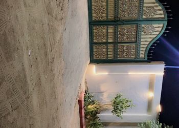 استراحة بمجلس وفناء خارجي 