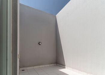 شقة بدخول ذاتي وتصميم أنيق 