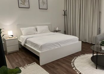 استديو بسرير ماستر وجلسة 