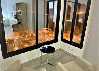 منتجع  بملحق خارجي مطل على الحديقه 