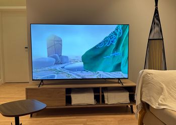 شقة بصالة أنيقة ودخول ذاتي