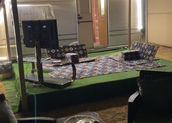 كرفان بجلسة خارجية وأجواء ممتعة