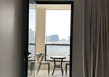 ثلاث غرف نوم واطلالة على البحر