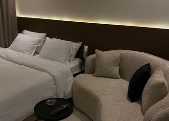 استديو هادئ بسرير ماستر