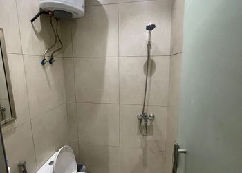 استديو بأثاث مريح وبسيط 