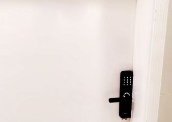 شقة بغرفة معيشة وغرفة نوم 