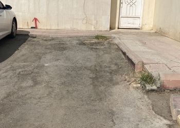 شقة بصالة أنيقة وثلاث غرف نوم