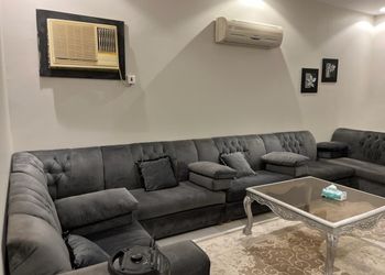 استراحة بمجلس وفناء خارجي 