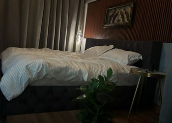 استديو خشبي بدخول ذاتي 