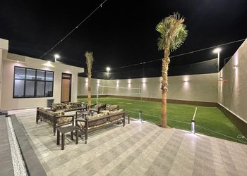 شاليه بملعب كرة طائرة 