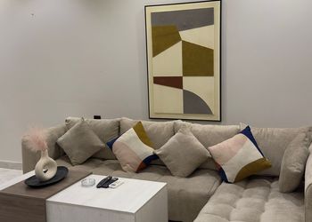شقة بصالة أنيقة ودخول ذاتي