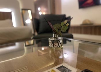 استديو بأثاث مريح وبسيط 